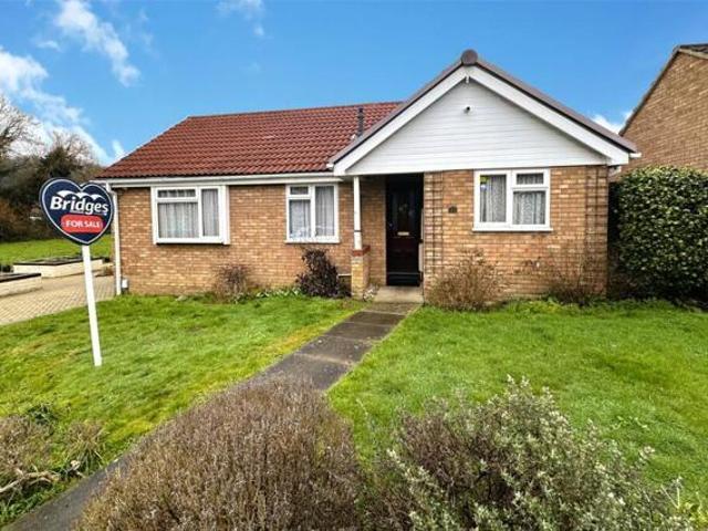 Bungalow for sale in Heol-las, Surrey