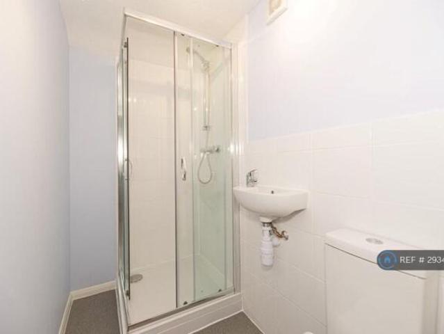 Bungalow for rent in Navestock Side