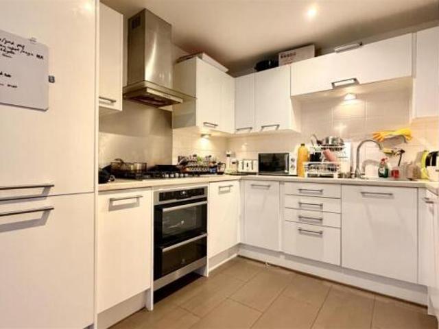 Bungalow for rent in Cheam, Greater London