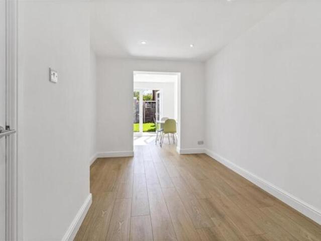 Bungalow for rent in Worthing, West Sussex