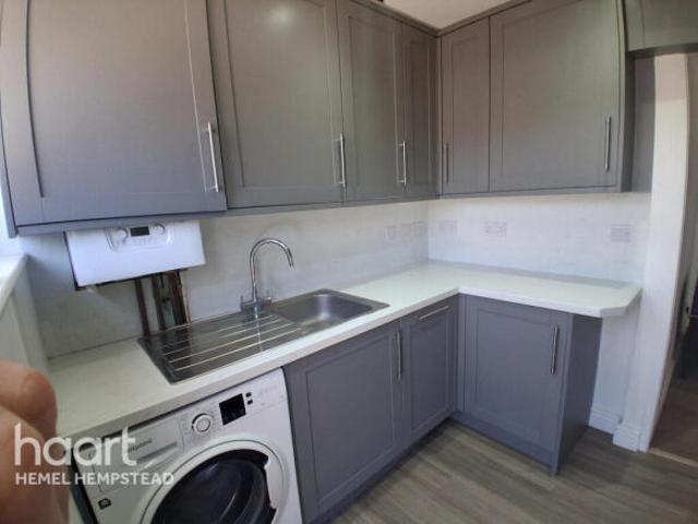 Bungalow for rent in North Watford, Hertfordshire