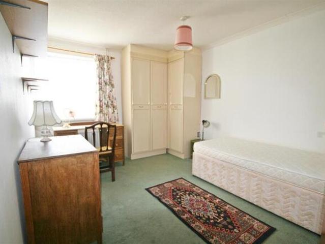 Bungalow for rent in Hales Place, The Bridge