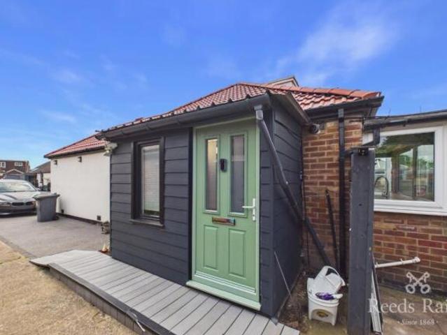 Bungalow for rent in Whitkirk, Austhorpe