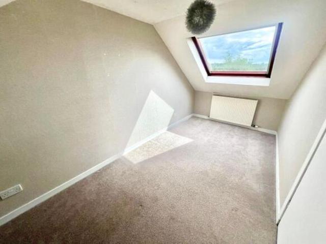 Bungalow for rent in Giffnock, Scotland