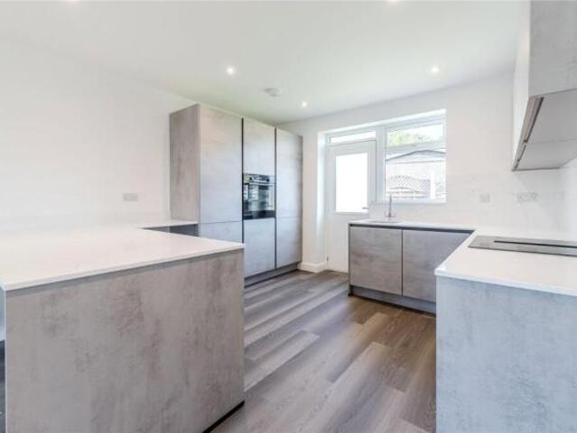 Bungalow for rent in Cragg Hill, Leeds