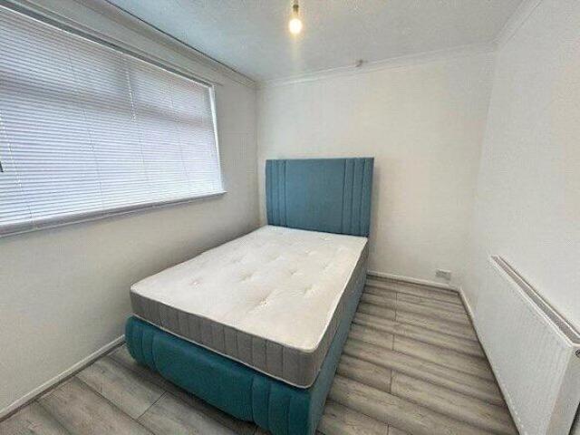 Bungalow for rent in Swindon, England