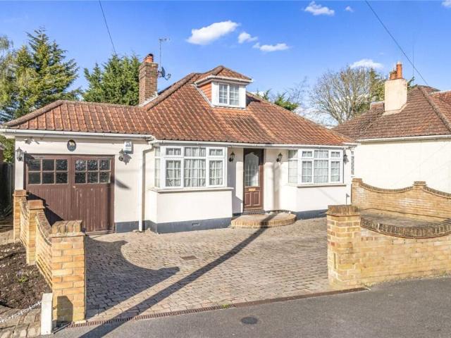 Bungalow for rent in Ickenham