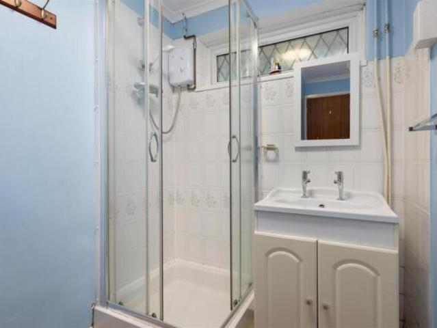 Bungalow for rent in Hales Place, The Bridge