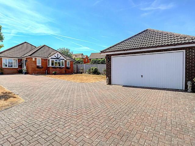 Bungalow for sale in Great Kingshill, Buckinghamshire
