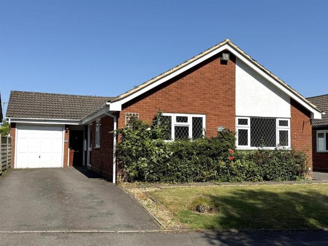 Bungalow for sale in Goldthorn Hill, Penn