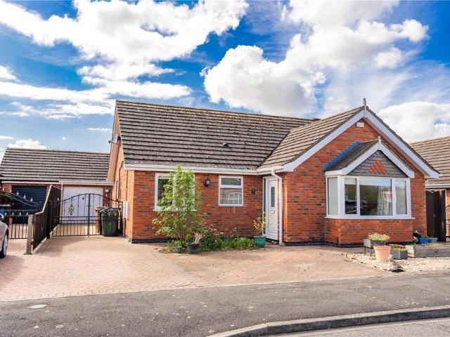 Bungalow for sale in New Waltham