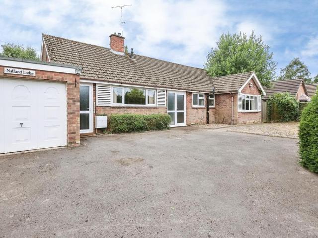 Bungalow for sale in Forthampton, Worcestershire