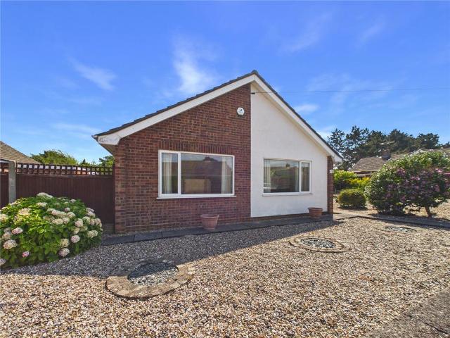 Bungalow for sale in Sudbury, Chelmondiston