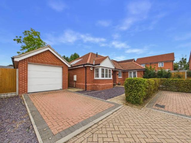 Bungalow for sale in Highwoods, Colchester