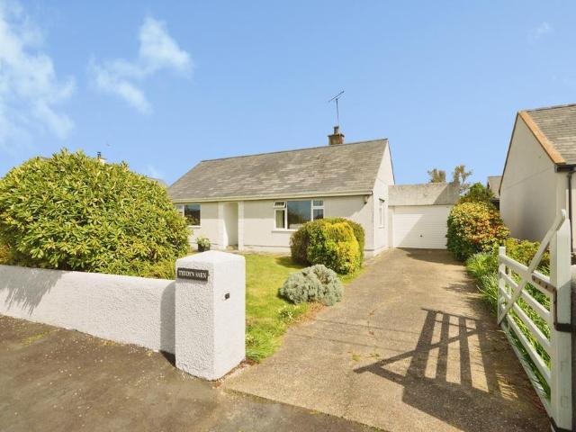 Bungalow for sale in Morfa Nefyn, Wales