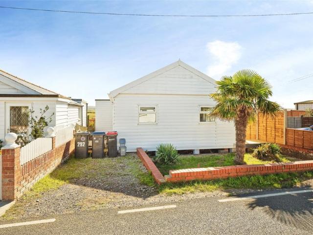 Bungalow for sale in Seasalter, Canterbury
