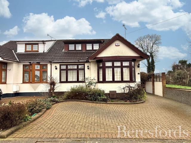 Bungalow for sale in Emerson Park, Greater London