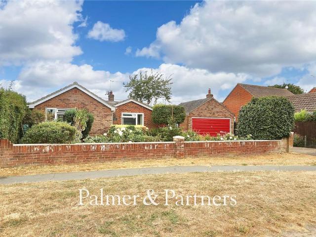 Bungalow for sale in Shotley, Chelmondiston