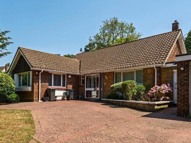 Bungalow for sale in Widmore, Greater London