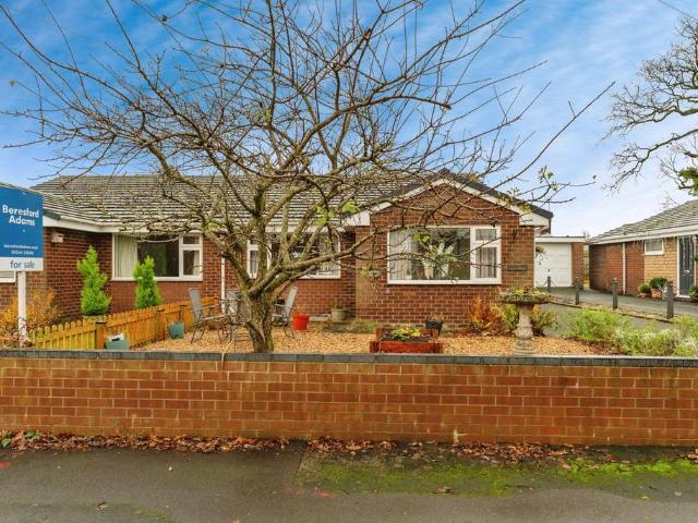 Bungalow for sale in The Green, Higher Kinnerton