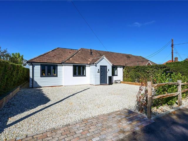 Bungalow for sale in Crookham Village, Hart