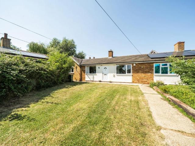 Bungalow for sale in Oakley