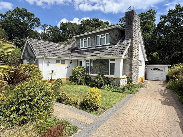 Bungalow for sale in Highcliffe