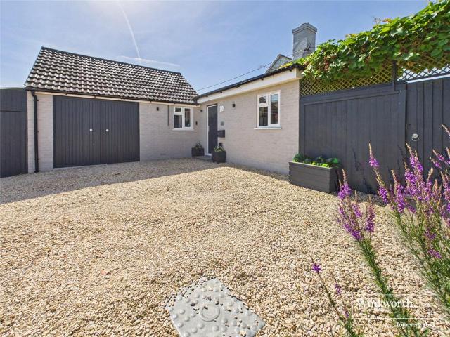 Bungalow for sale in Hungerford, West Berkshire