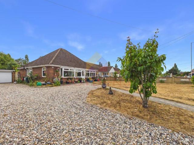 Bungalow for sale in Weeley, Dale Hill