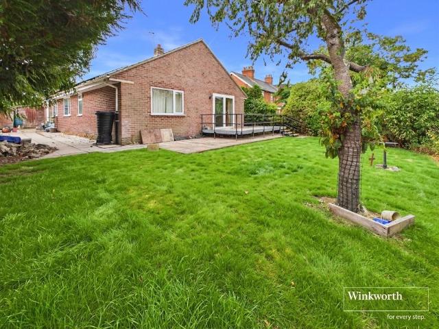Bungalow for sale in Wash Common, Enborne