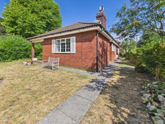 Bungalow for sale in East Clevedon, Clevedon