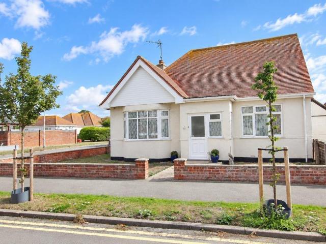 Bungalow for sale in Holland-on-Sea, Dale Hill
