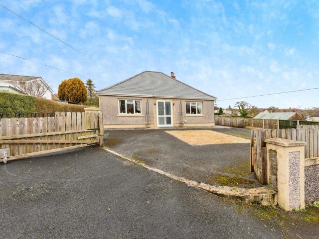 Bungalow for sale in Llangyndeyrn, Meinciau