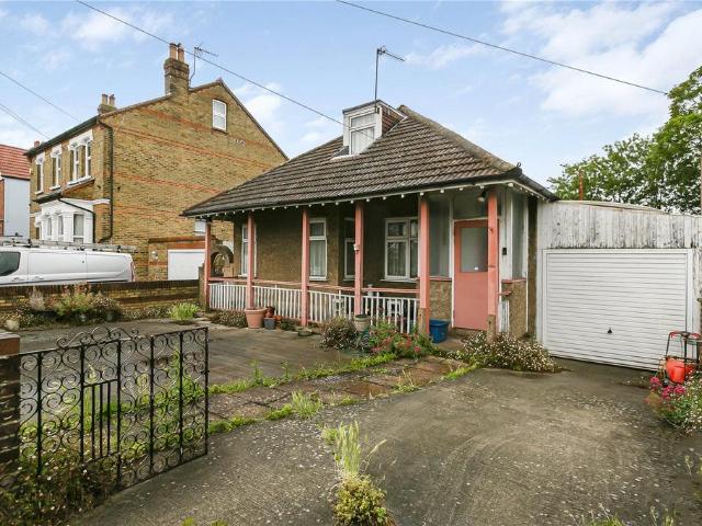Bungalow for sale in London Borough of Hounslow, Greater London
