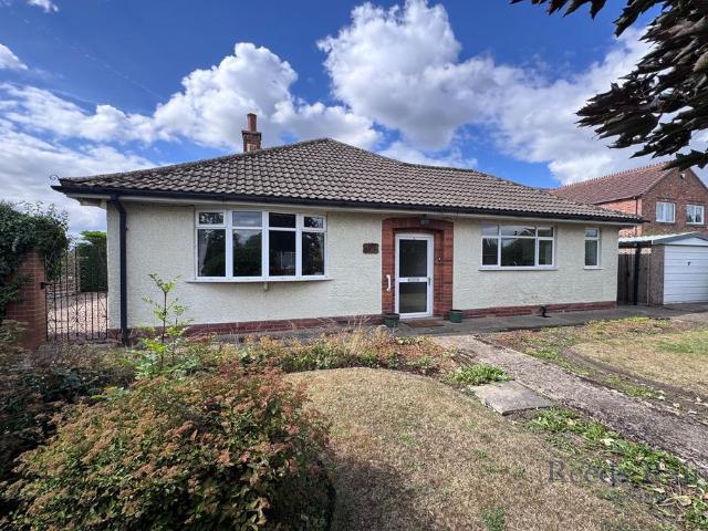 Bungalow for sale in Kellington, North Yorkshire