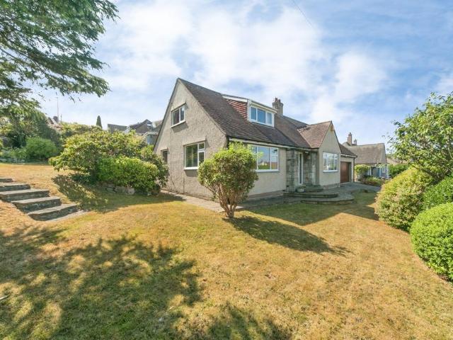 Bungalow for sale in Old Colwyn, Wales