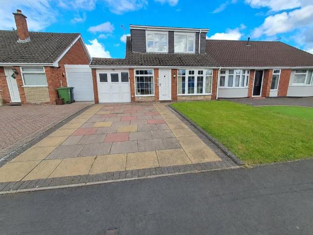 Bungalow for sale in Landywood, Great Chatwell