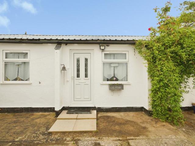 Bungalow for sale in Morfa Nefyn, Wales