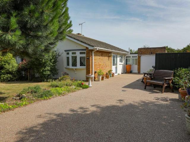 Bungalow for sale in Beltinge, The Bridge