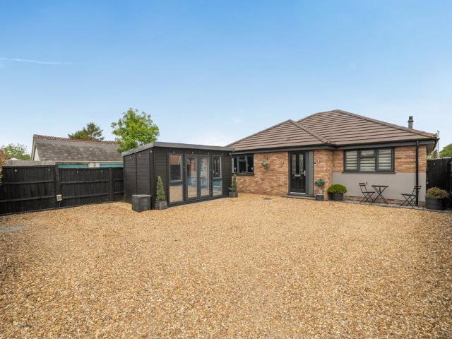 Bungalow for sale in Henlow, Bedfordshire