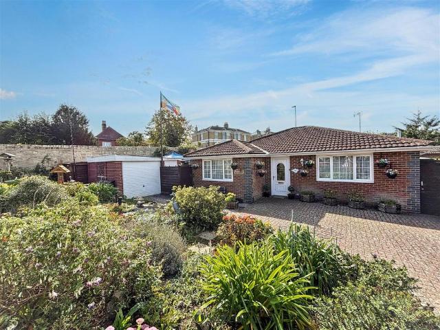 Bungalow for sale in Binstead, Ryde