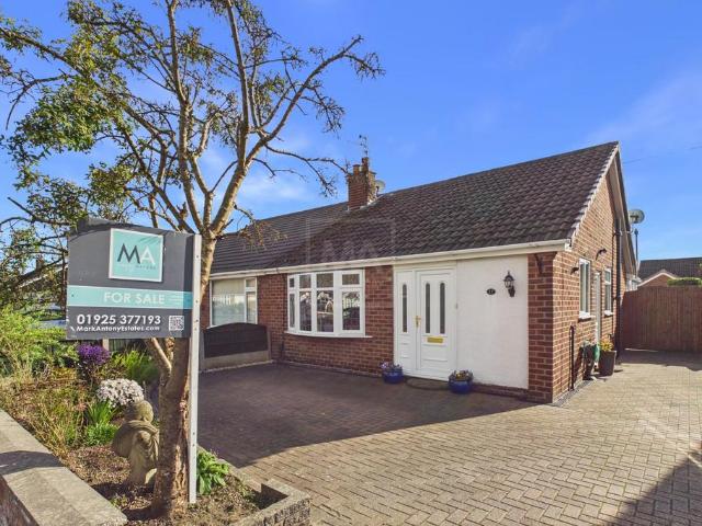 Bungalow for sale in Greystone Heath