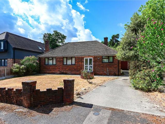 Bungalow for sale in Fleet, Hart
