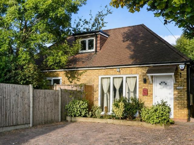 Bungalow for sale in Northwood, Greater London