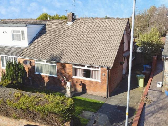 Bungalow for sale in Shaw and Crompton, Pendock
