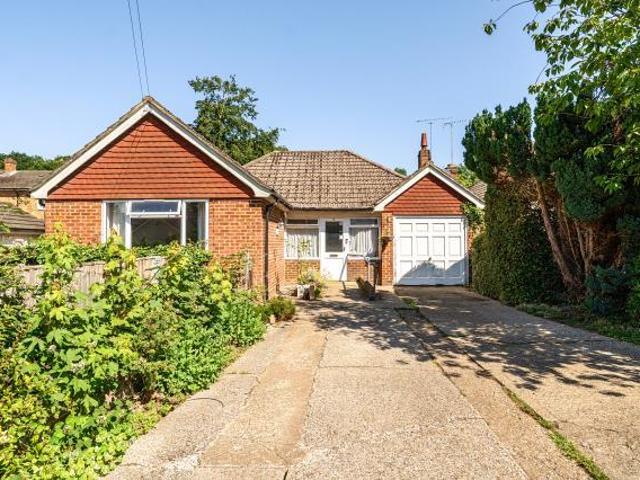 Bungalow for sale in Heol-las, Surrey