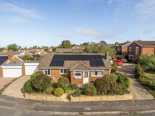 Bungalow for sale in Twyford, Wokingham