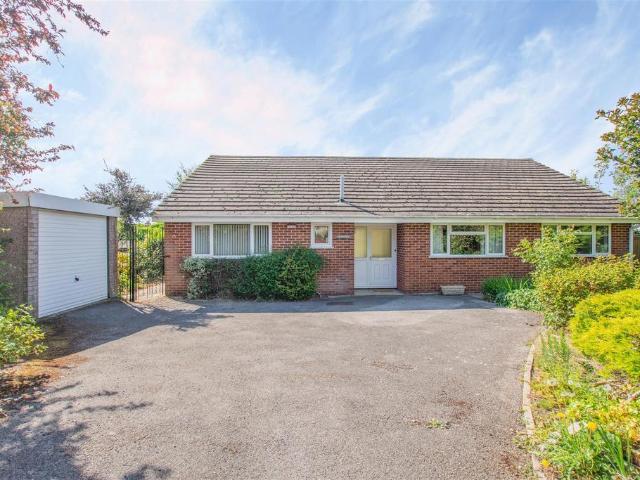 Bungalow for sale in Midway, Kent