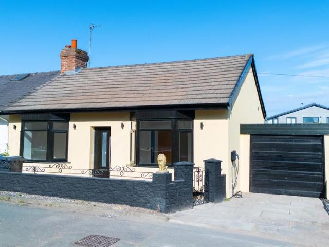 Bungalow for sale in Hermitage Green, Warrington