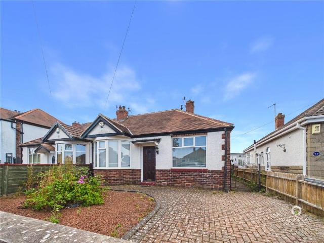 Bungalow for sale in New York, Monkseaton